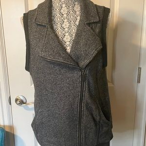 DKNY Zip up vest size medium (oversized)